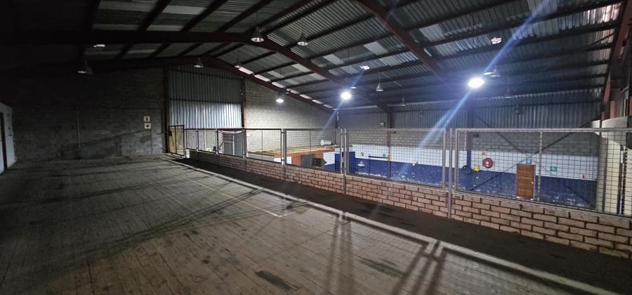 To Let Commercial Property for Rent in Beacon Bay North Eastern Cape